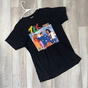 Cross Colours Tshirt TLC 1992 graphic short sleeve mens Black (medium) hip hop